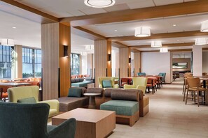 Lobby - Hilton Garden Inn LAX Los Angeles Airport (Los Angeles)