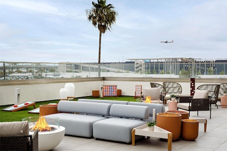 Sports facility. Hilton Garden Inn LAX Los Angeles Airport
