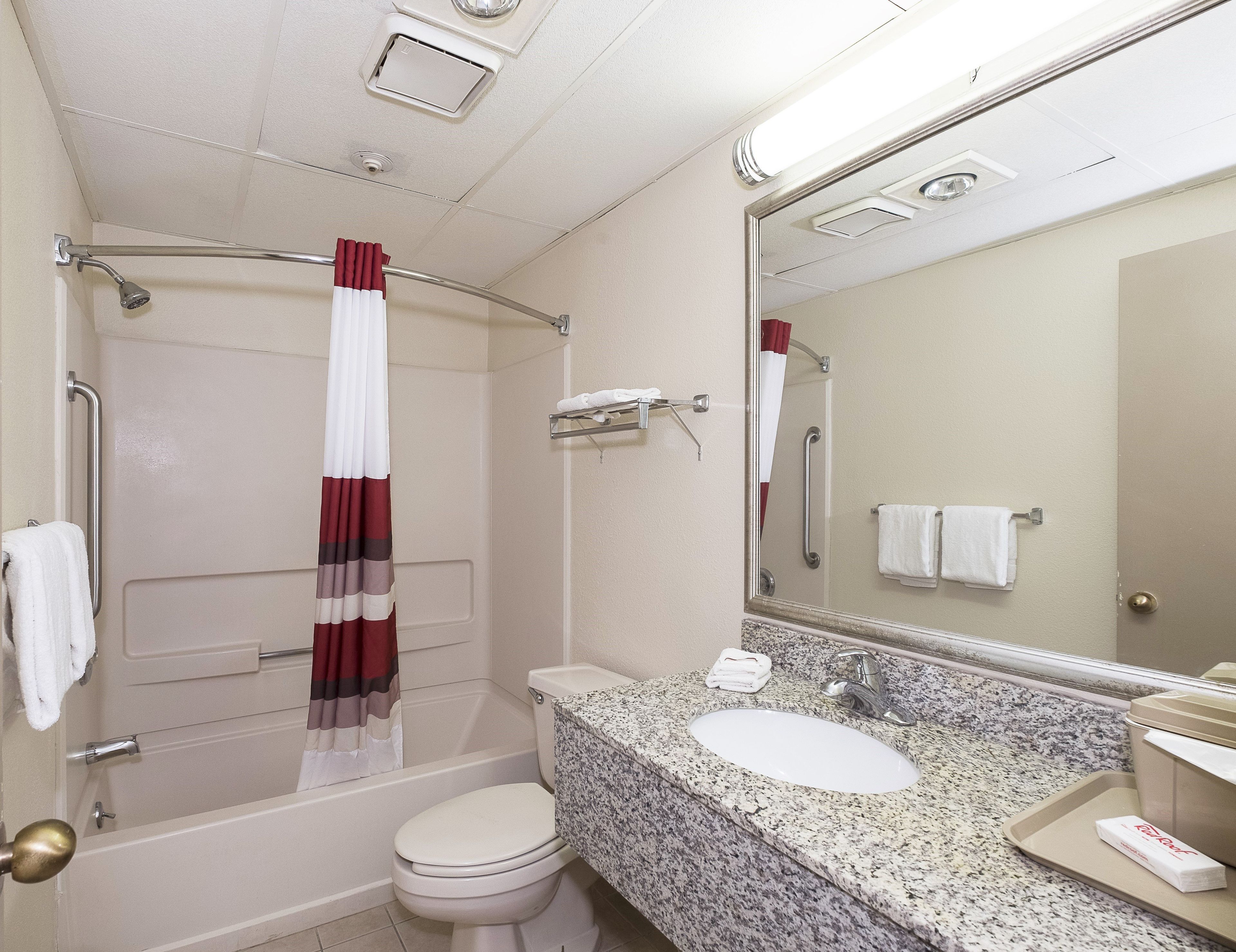Combined shower/tub, towels, soap, shampoo