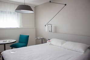 1 Schlafzimmer, hochwertige Bettwaren, individuell dekoriert