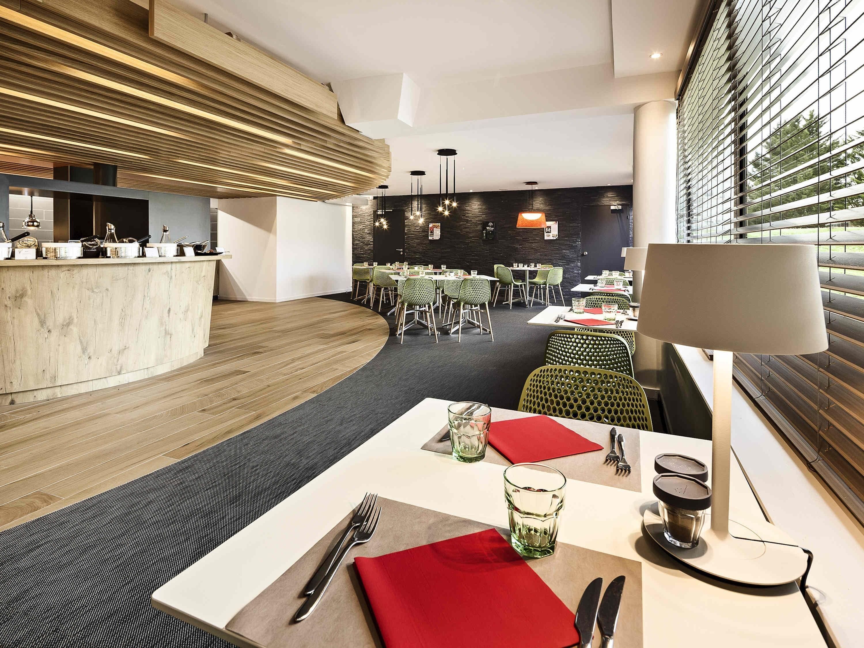 Se sirven almuerzos y cenas, cocina internacional