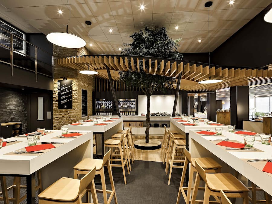 Se sirven almuerzos y cenas, cocina internacional