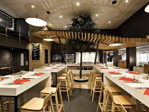 供应午餐和晚餐,国际美食