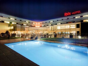 Outdoor pool, sun loungers