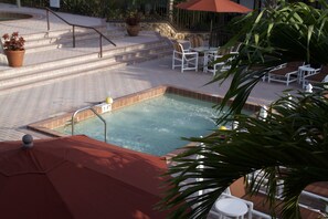 Outdoor pool - The Suites at Magic Tree (Kissimmee)