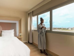 Hochwertige Bettwaren, Minibar, Zimmersafe, Schreibtisch