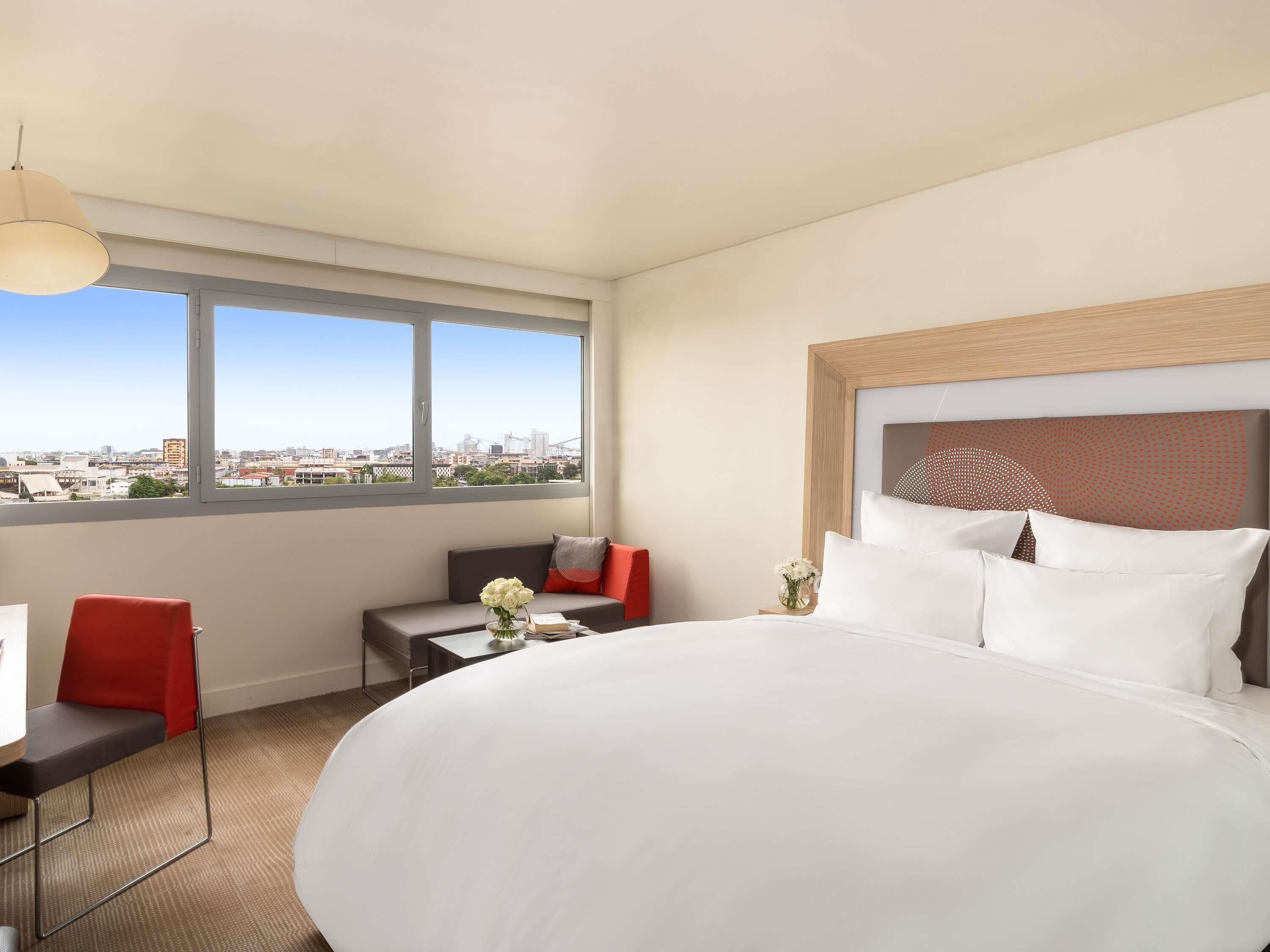 Hochwertige Bettwaren, Minibar, Zimmersafe, Schreibtisch