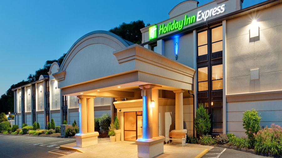 Holiday Inn Express Southington by IHG