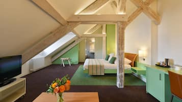 Junior Suite | 1 bedroom, minibar, in-room safe, desk