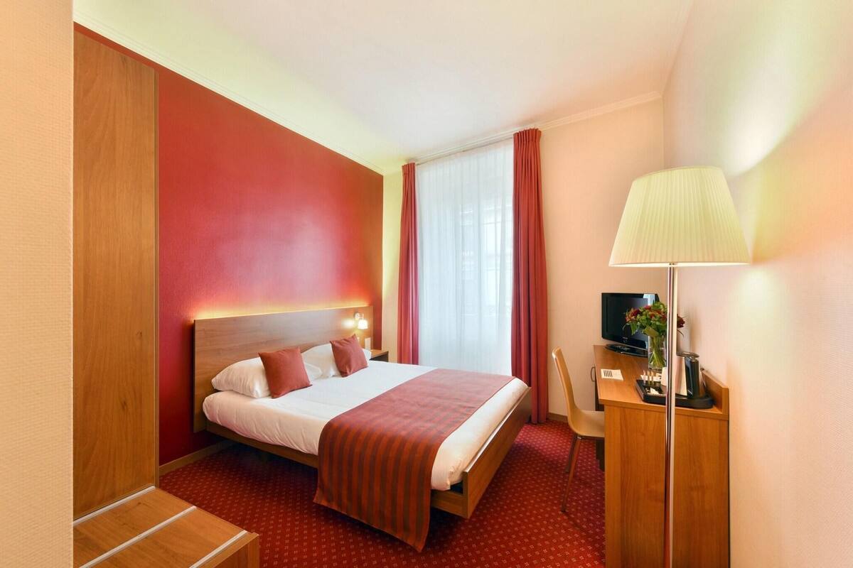 Minibar, in-room safe, desk, soundproofing