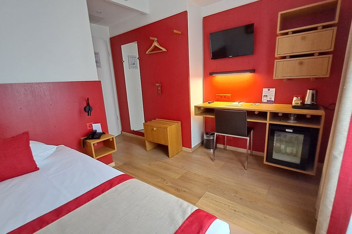Basic Single Room, 1 Single Bed | Minibar, in-room safe, desk, soundproofing