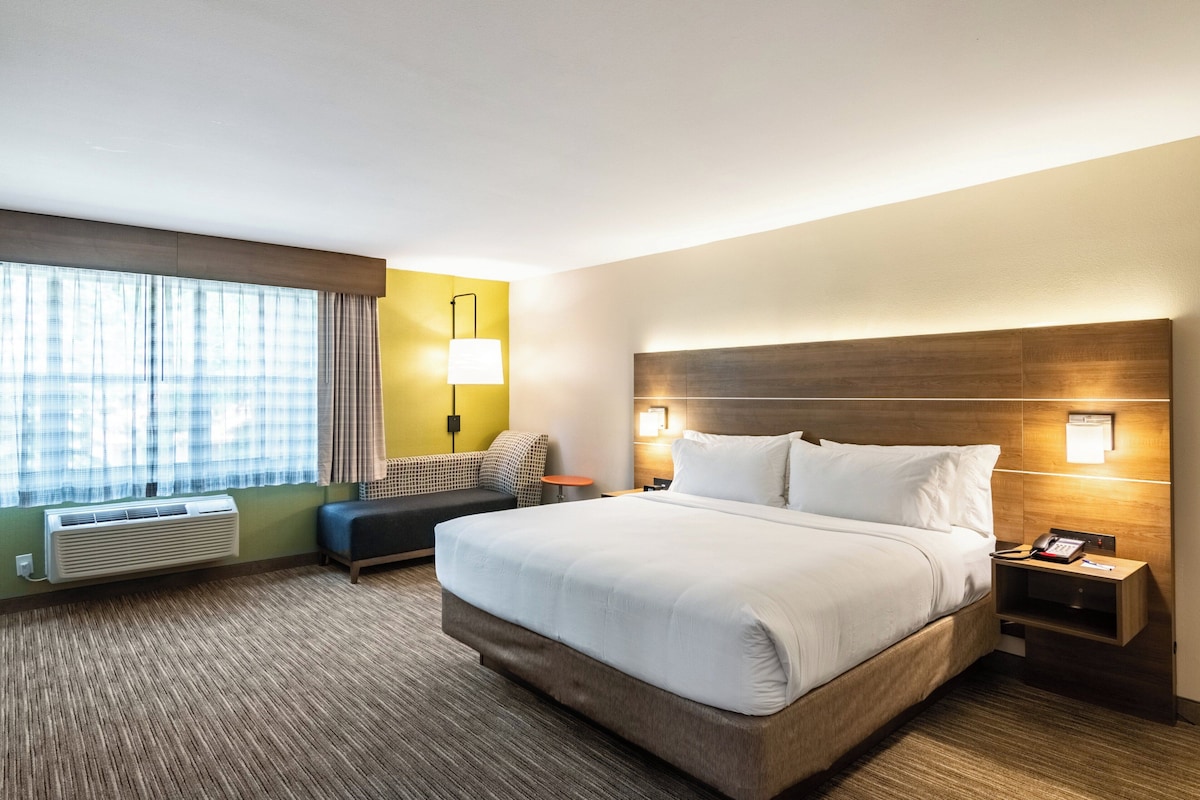 In-room safe, desk, laptop workspace, blackout drapes