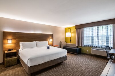 Holiday Inn Express & Suites Camarillo by IHG