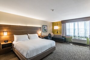 In-room safe, desk, laptop workspace, blackout drapes - Holiday Inn Express & Suites Camarillo by IHG (Camarillo)