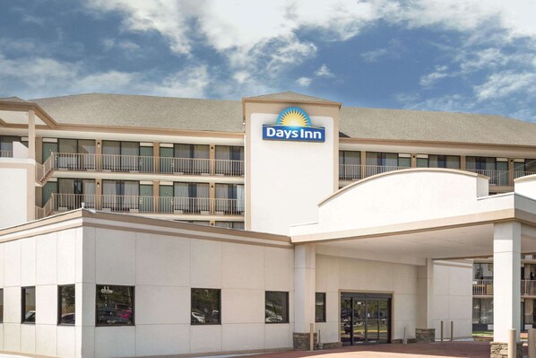 Exterior - Days Inn by Wyndham Columbus-North Fort Moore (Columbus)