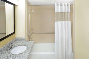 Room, 1 King Bed, Non Smoking | Bathroom | Combined shower/tub, free toiletries, hair dryer, towels - Days Inn by Wyndham Columbus-North Fort Moore (Columbus)