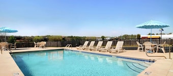 Days Inn by Wyndham Columbus-North Fort Moore