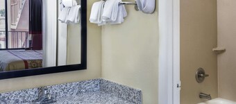 Days Inn by Wyndham Columbus-North Fort Moore