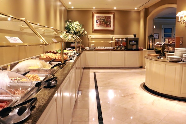 Tägliches Frühstücksbuffet gegen Gebühr