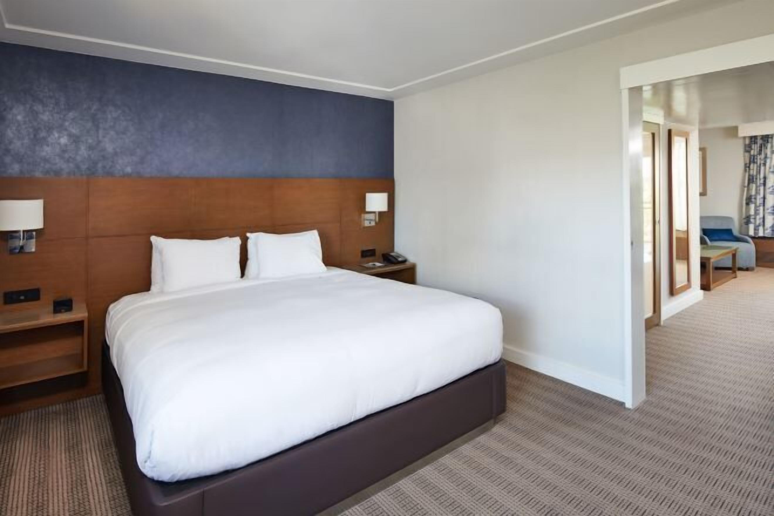 Premium bedding, in-room safe, blackout curtains, iron/ironing board