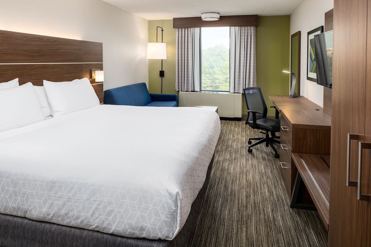 Premium bedding, pillow-top beds, in-room safe, desk