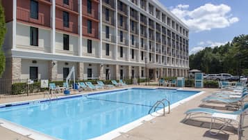 Outdoor pool, sun loungers