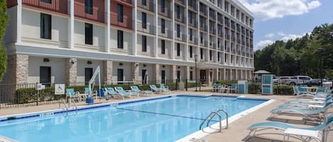 Outdoor pool, pool loungers