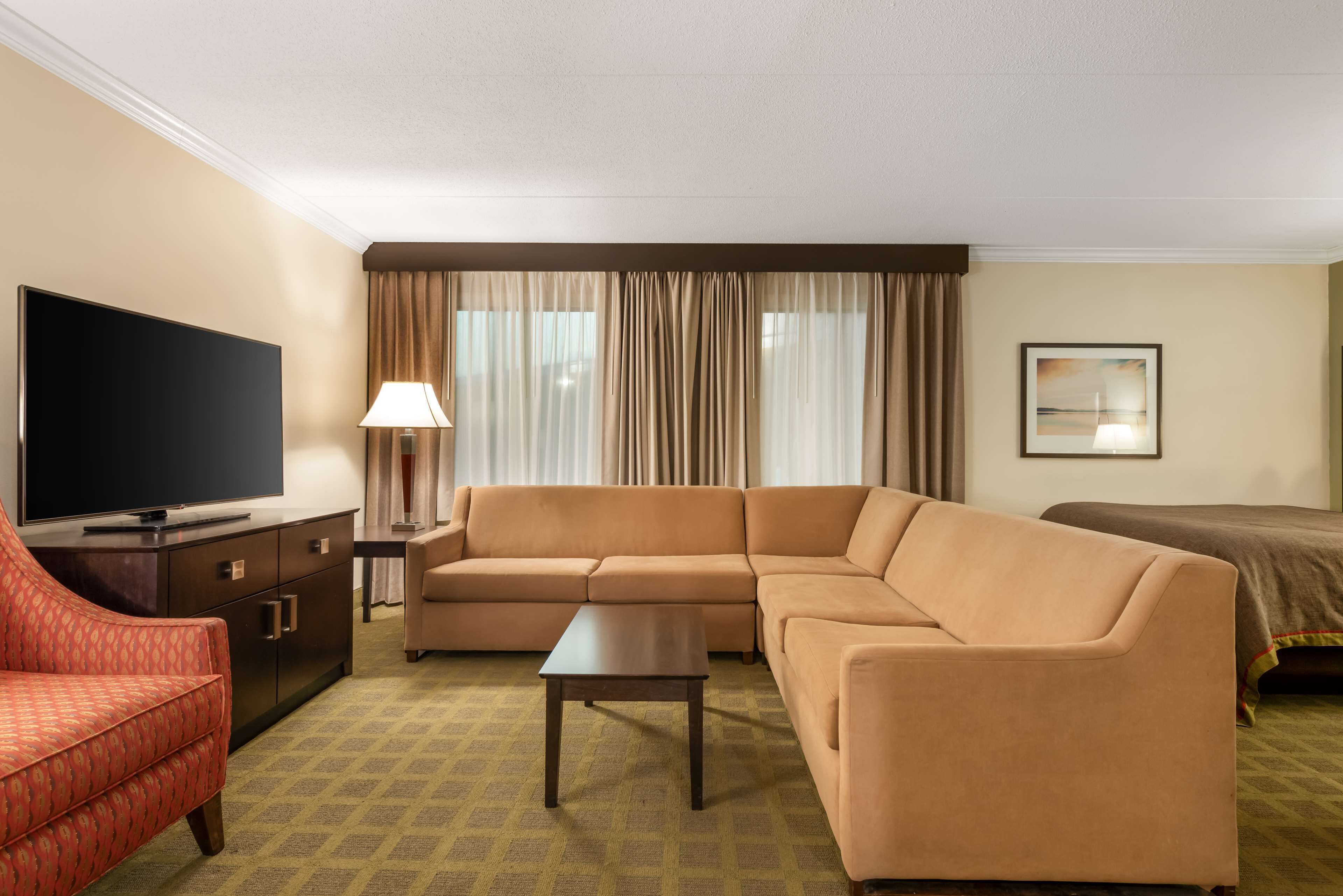 hypo-allergenic bedding, pillow-top beds, in-room safe, laptop workspace