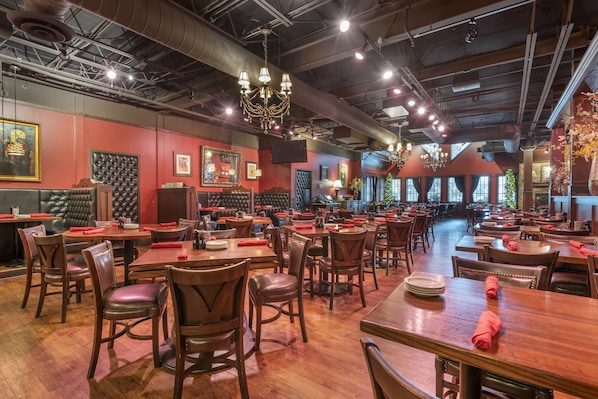 2 restaurants, lunch, dinner, brunch served; American cuisine