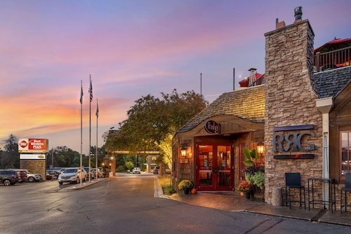 Best Western Plus White Bear Country Inn