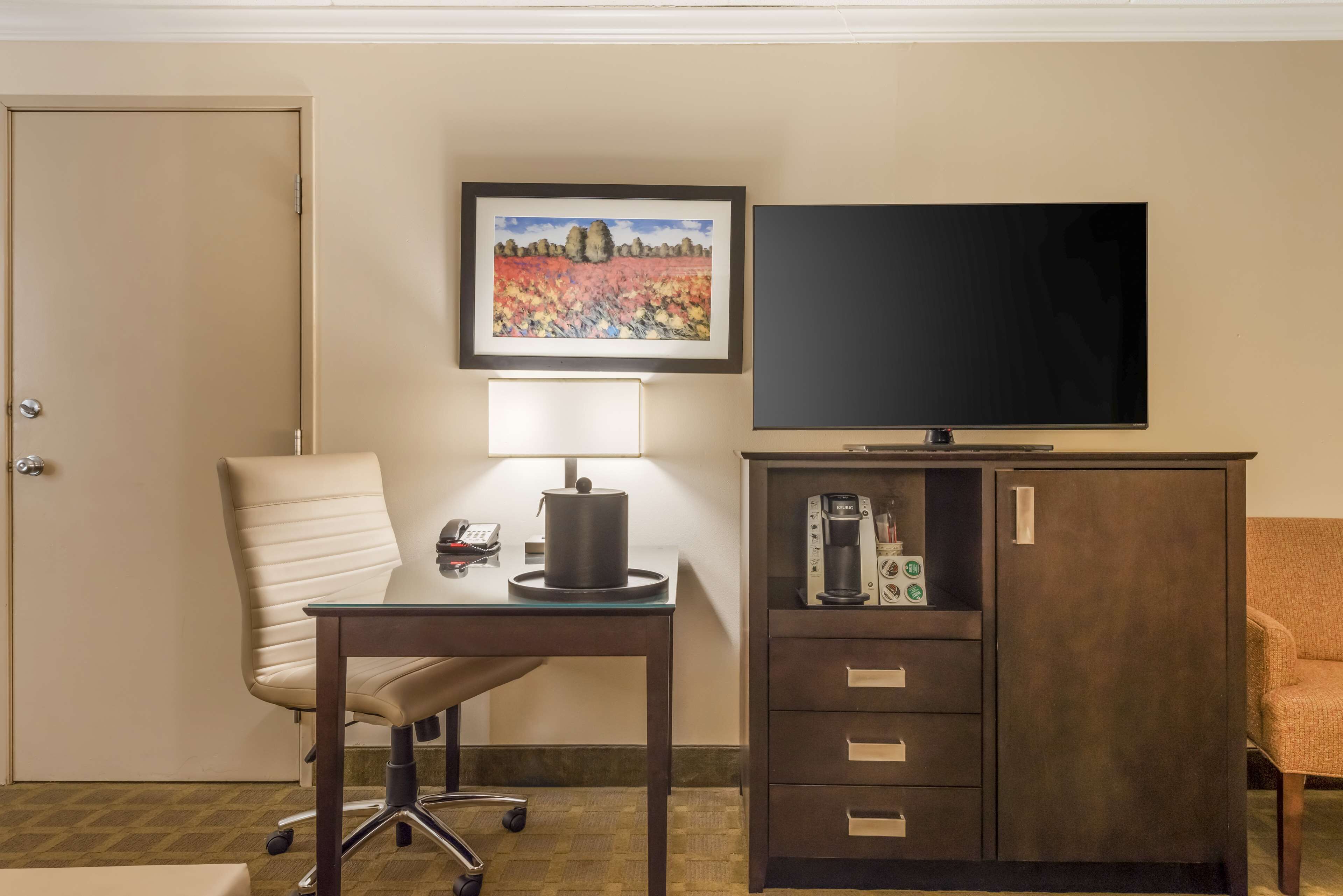 hypo-allergenic bedding, pillow-top beds, in-room safe, laptop workspace