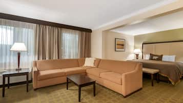 Executive Room, 1 King Bed, Non Smoking, Refrigerator & Microwave (Living Room;with Sofabed) | Hypo-allergenic bedding, pillowtop beds, in-room safe, laptop workspace