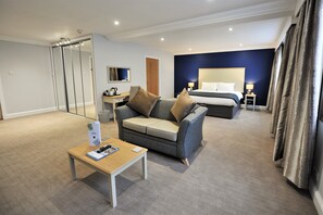 Suite, 1 Queen Bed, Non Smoking | Desk, free WiFi, bed sheets