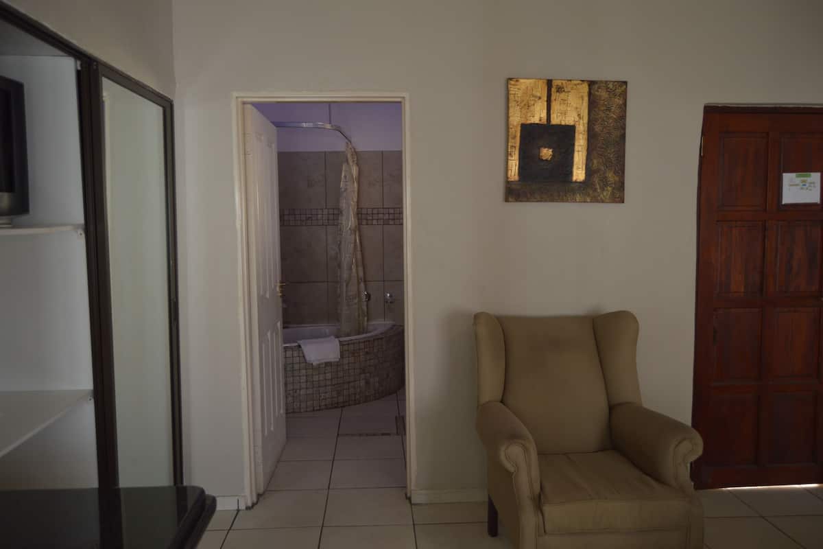 Executive Quadruple Room | Living area | TV