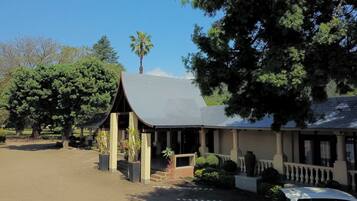 Mặt tiền nơi lưu trú