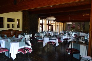 Café da manhã com buffet todos os dias (ZAR 130 por pessoa) 