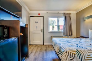Laptop workspace, free WiFi, bed sheets