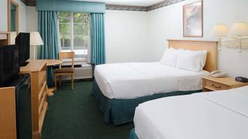 Hochwertige Bettwaren, Schreibtisch, laptopgeeigneter Arbeitsplatz