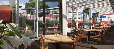 Desayuno continental diario (CHF 16 por persona)