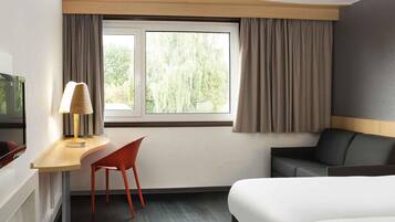 Double Room, 1 Double Bed with Sofa bed, Air conditioning (No Lift) | Desk, blackout curtains, soundproofing, iron/ironing board