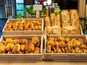 Kontinental frokost hver dag (CHF 16 per person)