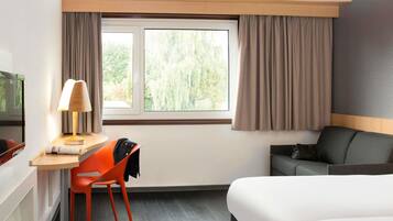 双人房, 1 张双人床和 1 张沙发床, 空调 (No Lift) | 办公桌、遮光窗帘、隔音、熨斗/熨板