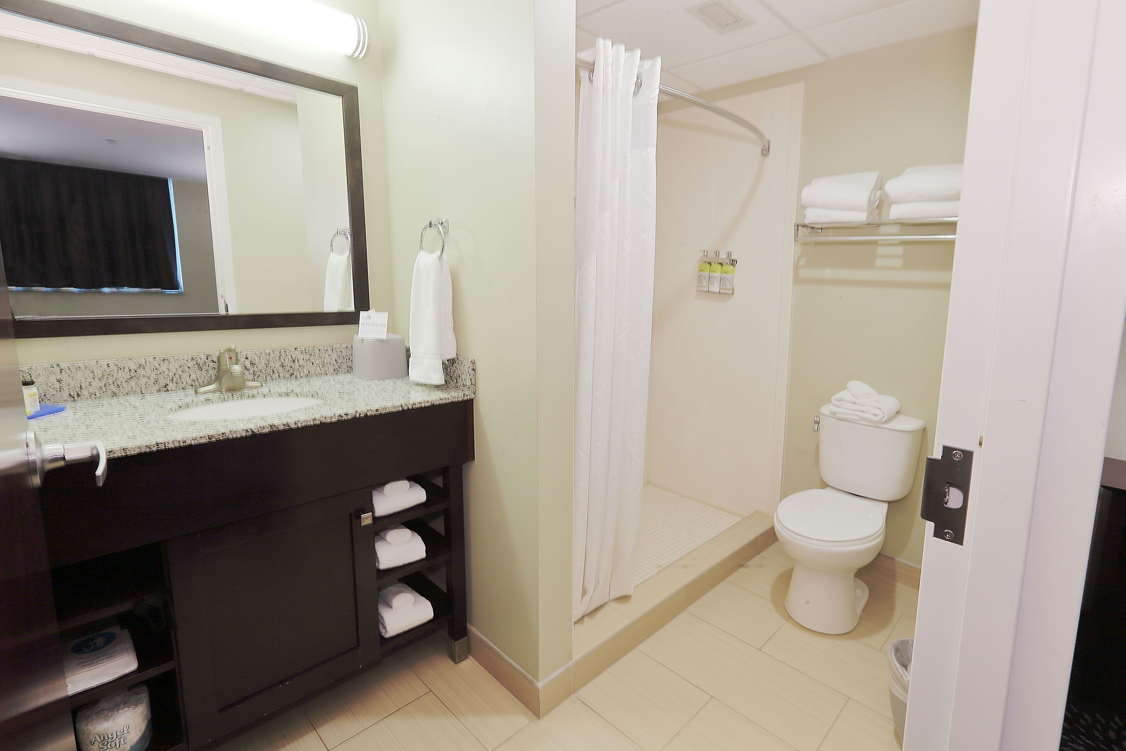combined shower/bathtub, eco-friendly toiletries, hair dryer, towels
