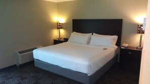 Suite, 1 King Bed with Sofa bed | Premium bedding, desk, blackout drapes, iron/ironing board - Holiday Inn Express & Suites Pittsburgh West - Greentree by IHG (Pittsburgh)