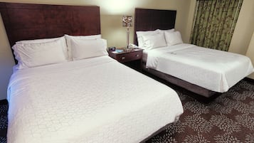 Ropa de cama de alta calidad, escritorio y cortinas blackout