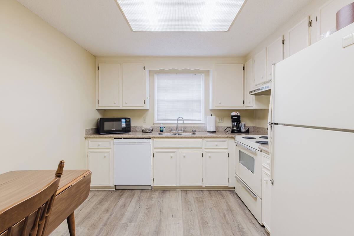 presidential suite | private kitchen | microwave, coffee/tea maker