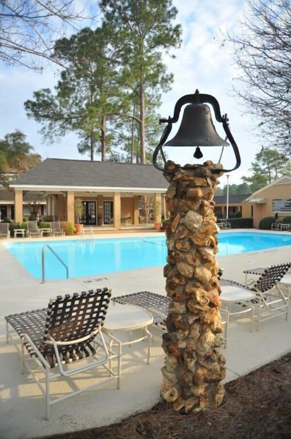 Outdoor pool, pool loungers