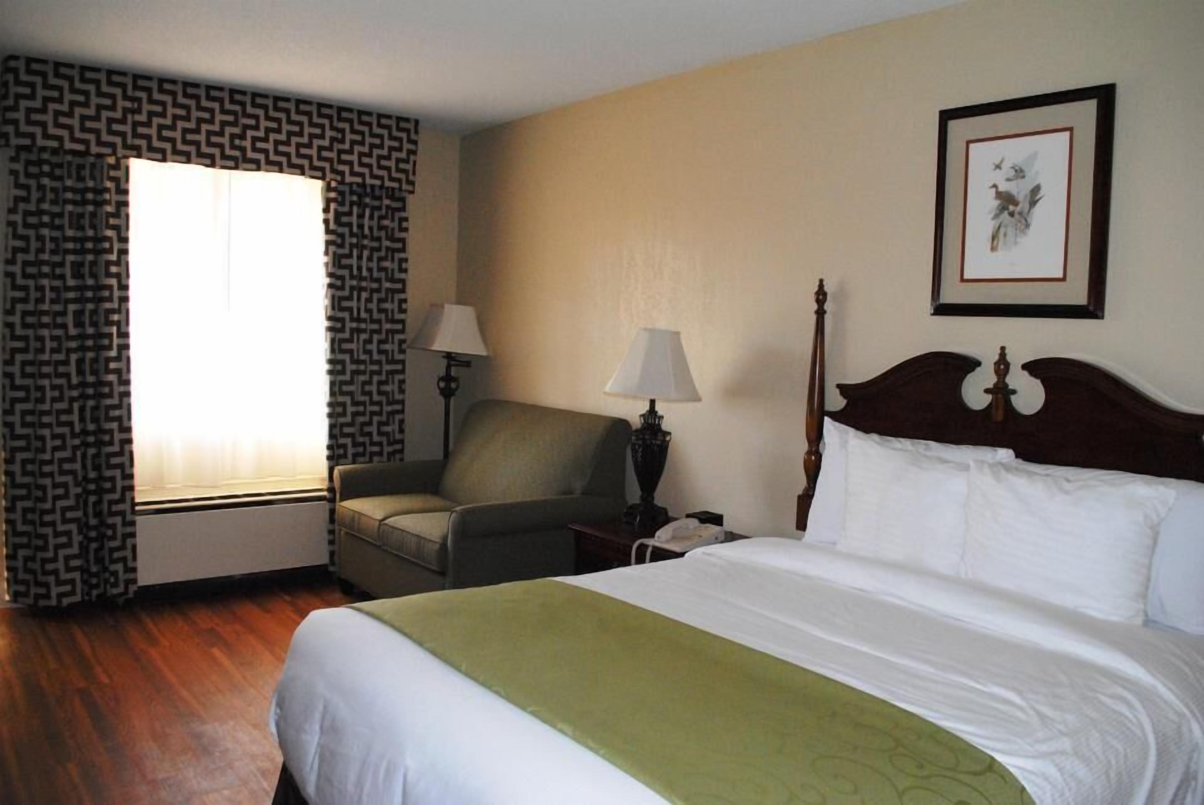 1 bedroom, premium bedding, pillow-top beds, desk