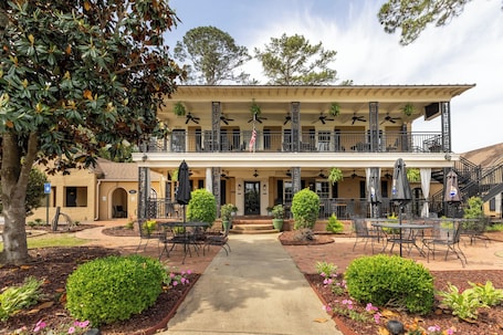 Front of property. Merry Acres Inn