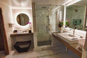 Bathroom - E-Central Downtown Los Angeles Hotel (Los Angeles)